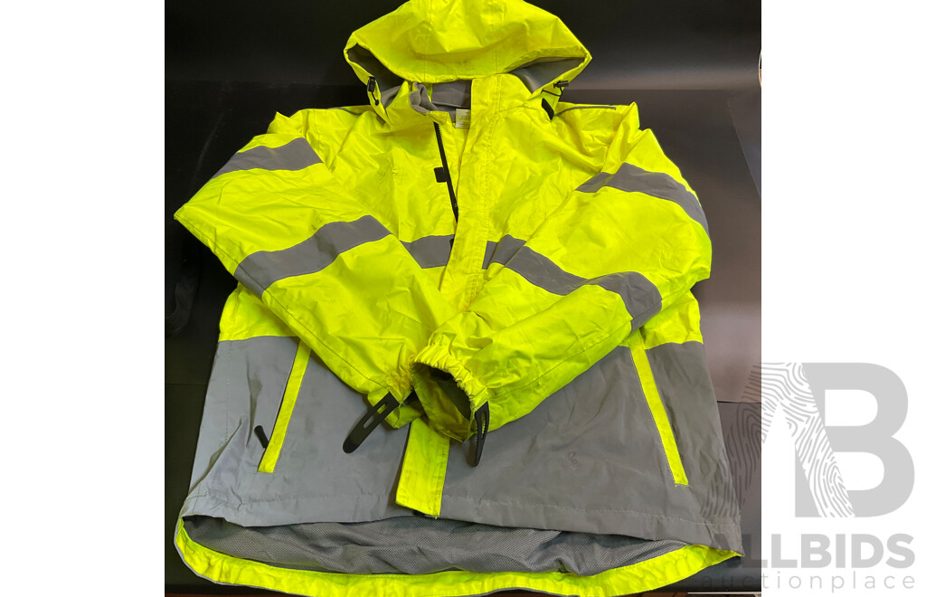 Food Delivery Bag and Size L Raincoat