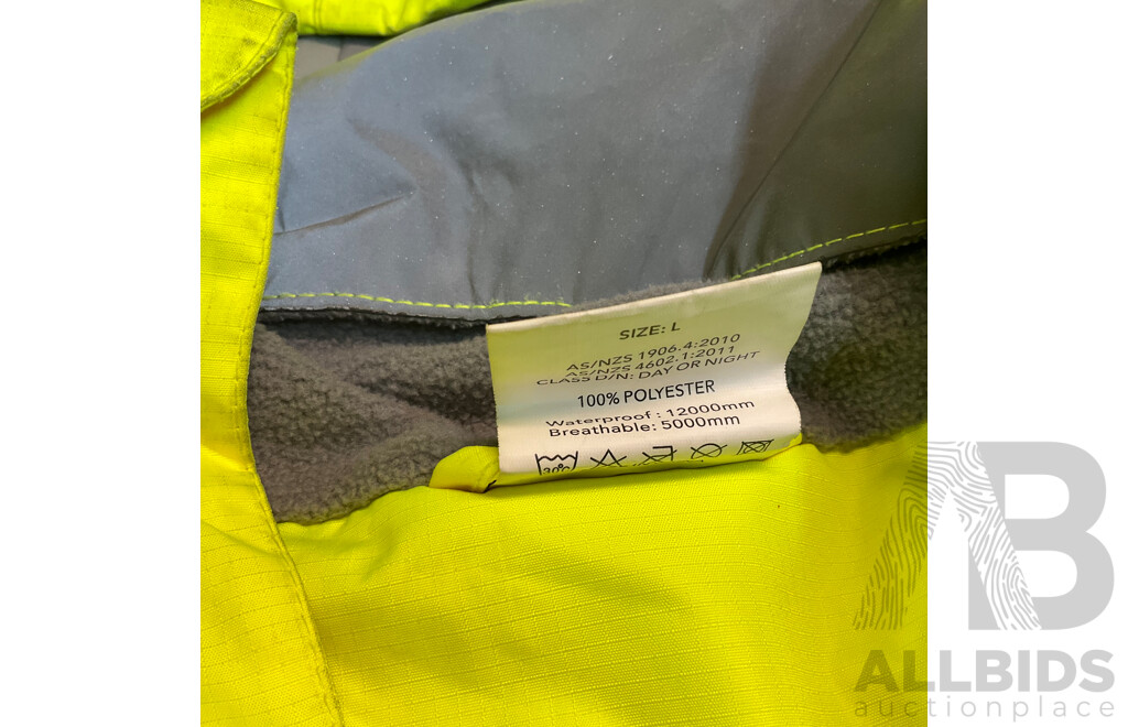 Food Delivery Bag and Size L Raincoat