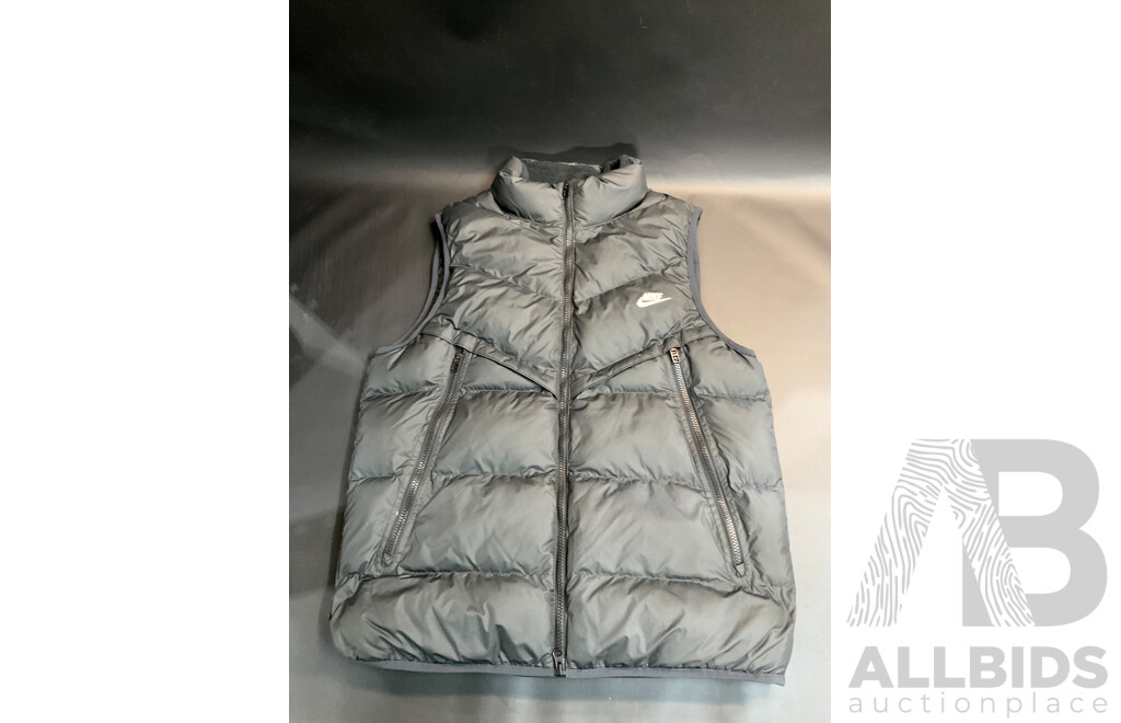 NIKE Storm-Fit Windrunner Puffer Vest