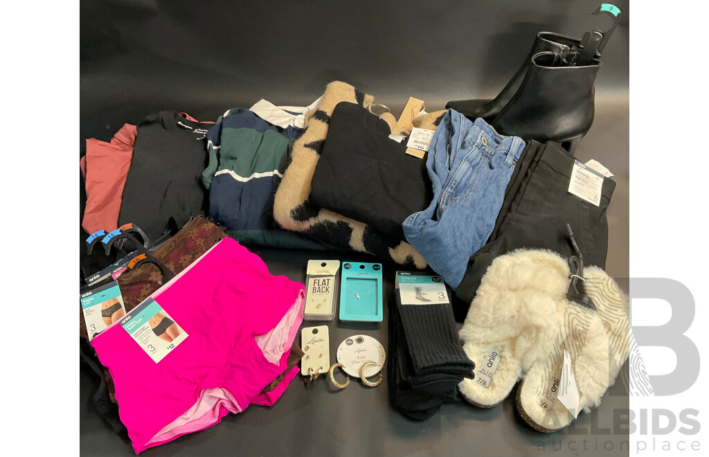 Assorted Men's and Women's Clothing and Shoes, Costume Jewellery - Lot of 18