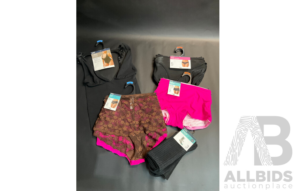 Assorted Men's and Women's Clothing and Shoes, Costume Jewellery - Lot of 18