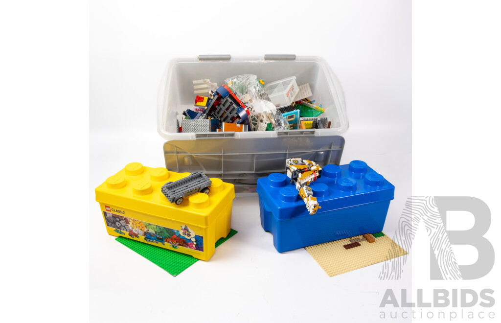 Collection of Lego Including Parts From Creator Townhouse Pet Shop and Cafe 31097 and Ocean Explorer Technic - Approximately 8 Kilograms