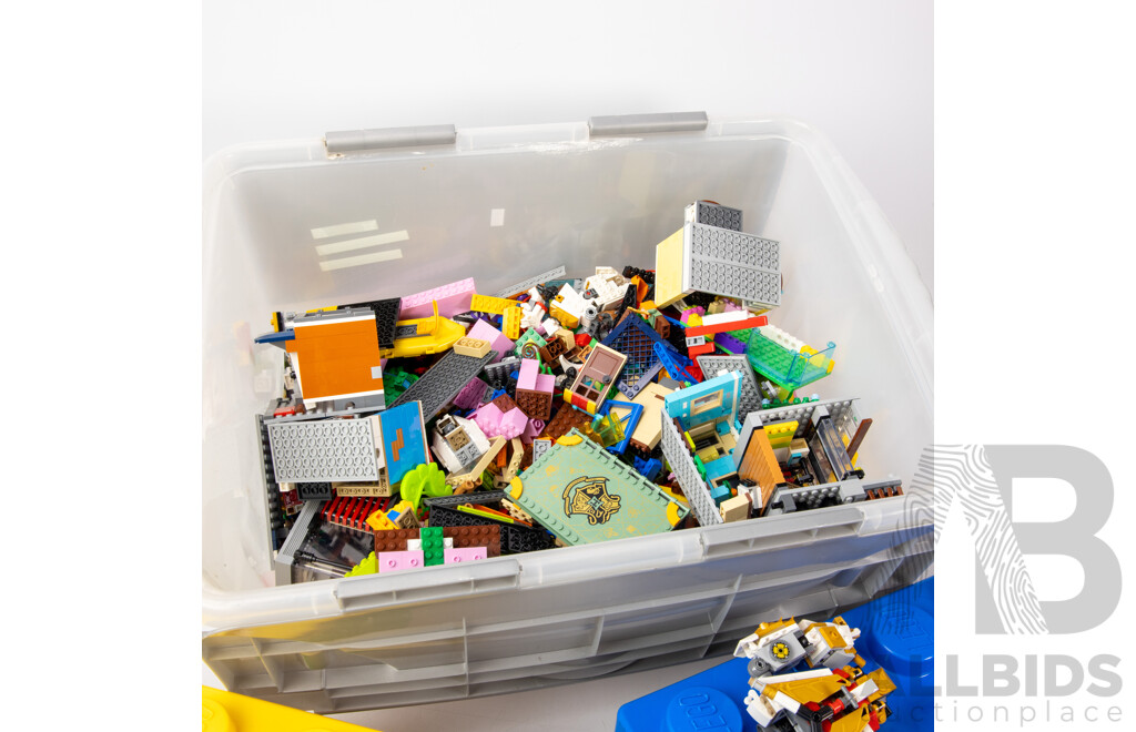 Collection of Lego Including Parts From Creator Townhouse Pet Shop and Cafe 31097 and Ocean Explorer Technic - Approximately 8 Kilograms