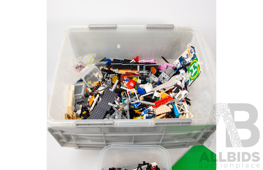 Collection of Lego Including Parts From Harry Potter Hogwarts 76383 and Ninjago Golden Mech 71702 - Approximately 9 Kilograms