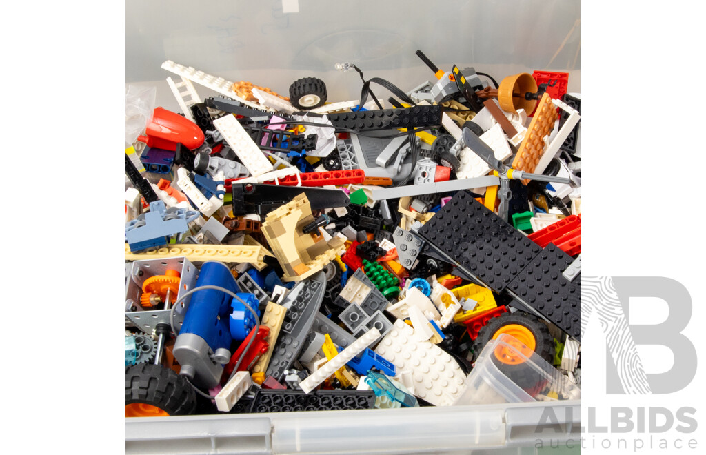 Collection of Lego Including Parts From Harry Potter Hogwarts 76383 and Ninjago Golden Mech 71702 - Approximately 9 Kilograms