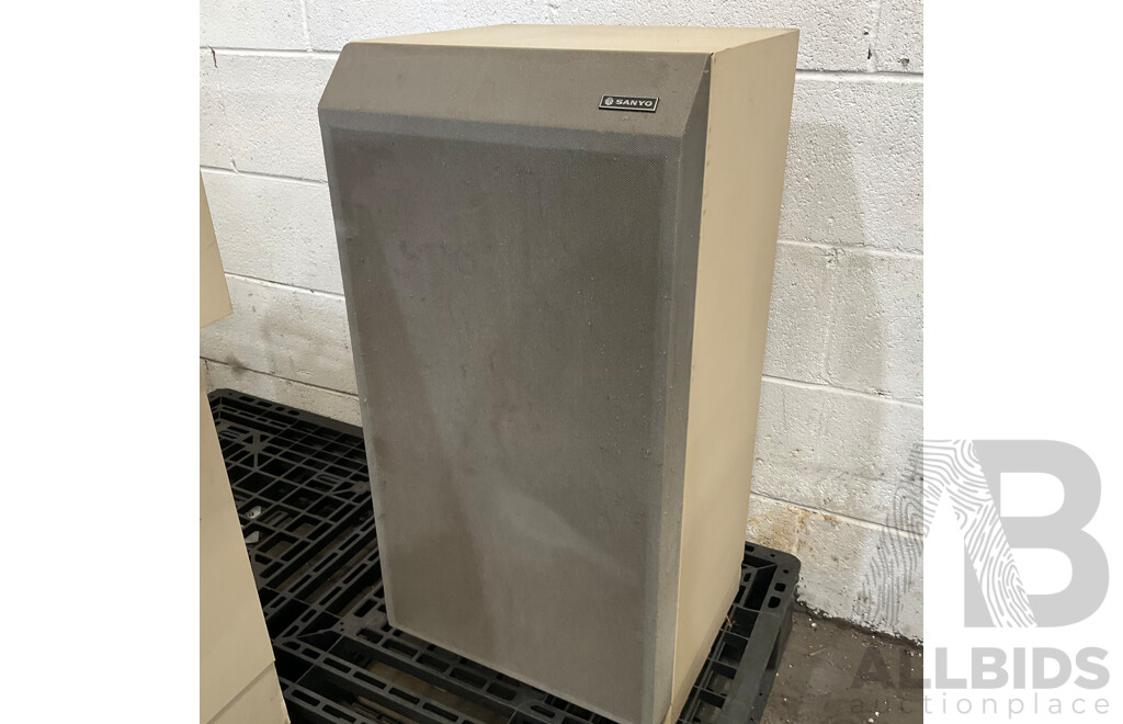 Vintage Sanyo DCW S17K S  Quadraphonic Stereo System (2 Speakers)