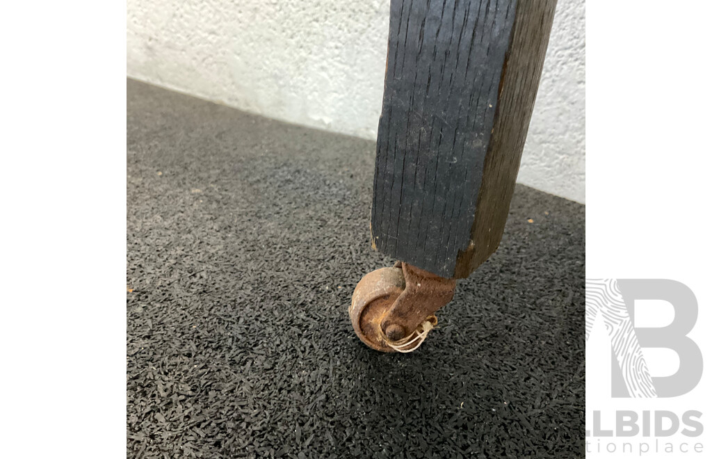 Vintage Davidge Record Player