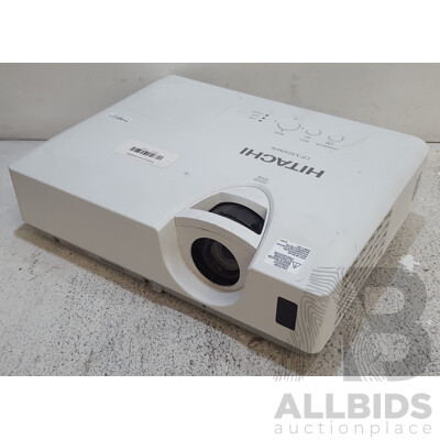 Hitachi (CP-X3030WN) XGA 3LCD Projector