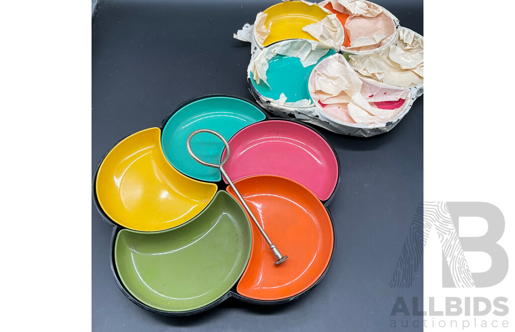 Vintage Pop-Art Snack Tray - Lot of 2