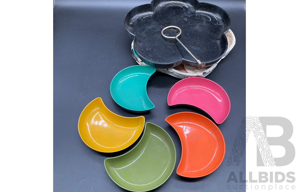 Vintage Pop-Art Snack Tray - Lot of 2