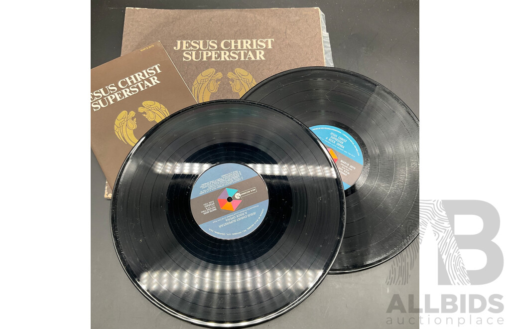 Vintage 7-Inch Singles, EPs & Soundtrack Records – Elvis Presley, Beatles, Sergio Mendes, Disneyland & More - Lot of 12