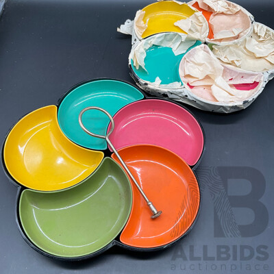 Vintage Pop-Art Snack Tray - Lot of 2