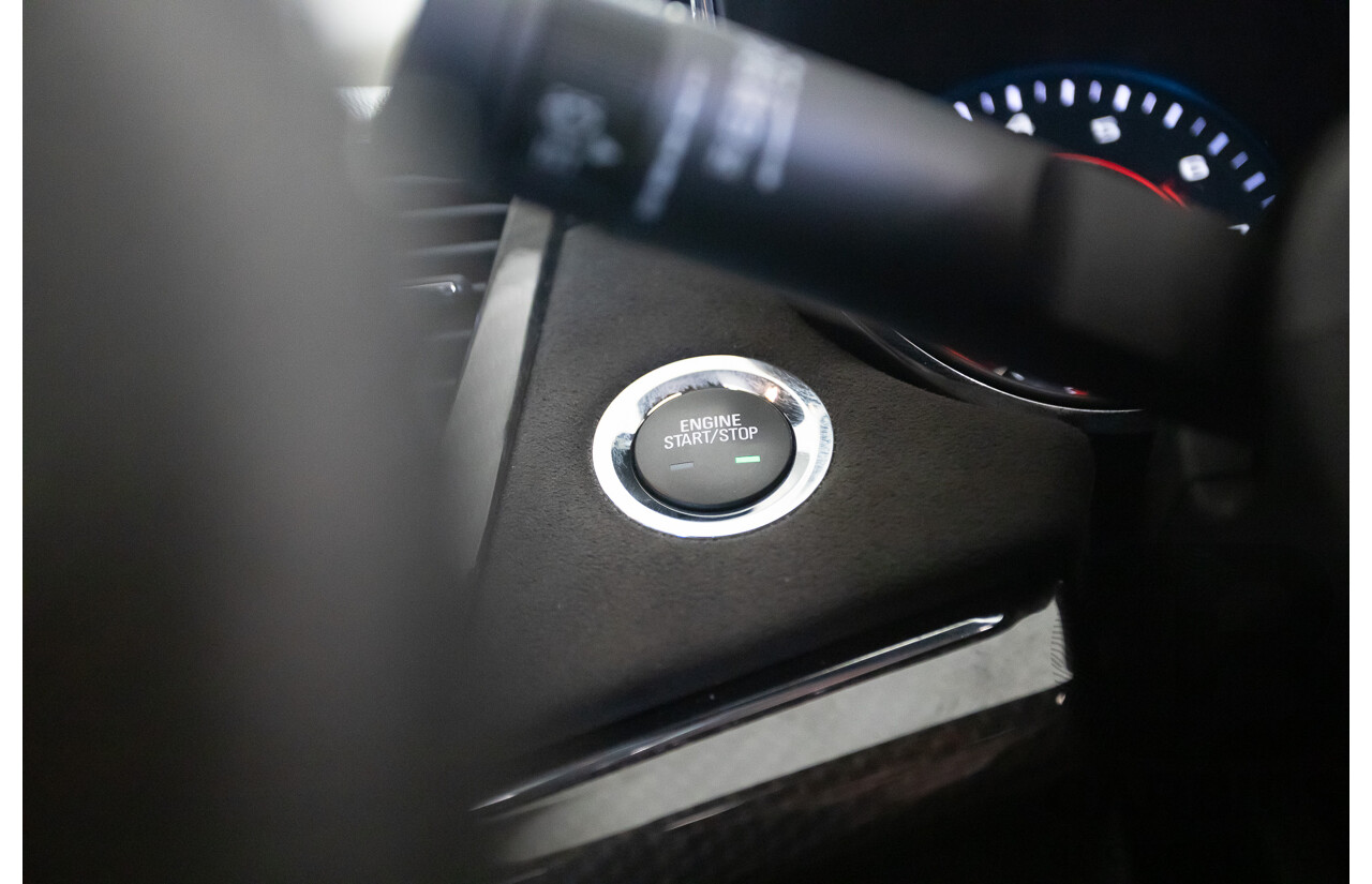 5/2016 Holden VF Commodore SS-V Redline Series 2 4d Sedan Phantom Black V8 6.2L