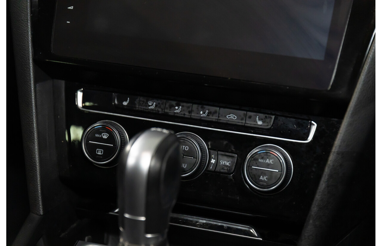 09/2018 Volkswagen Arteon 206TSI R-Line (AWD) MY19 5d Liftback Pure White Turbo 2.0L