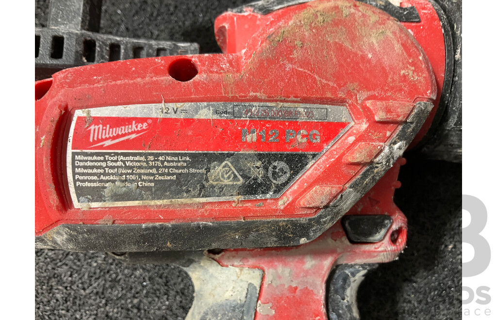 MILWAUKEE FUEL 12V Caulk and Adhesive Gun with Batteries