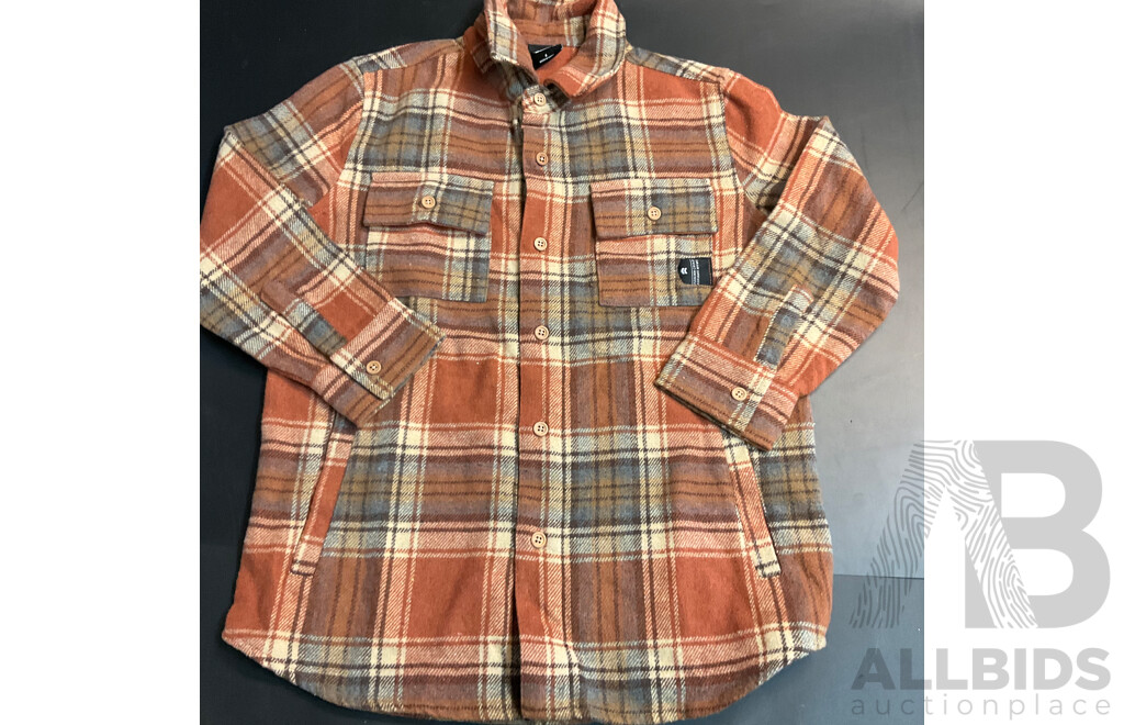 Under Armour Tapered Pants Size M & Six of St Goliath Kids Barrel Shacket - Lot of 7