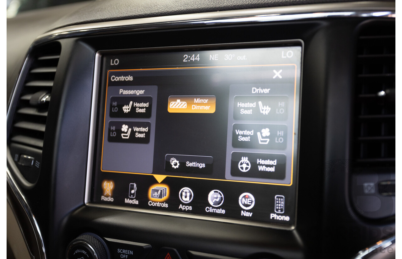 11/2014 Jeep Grand Cherokee Overland (4x4) WK MY15 4D Wagon Silver Turbo Diesel 3.0L