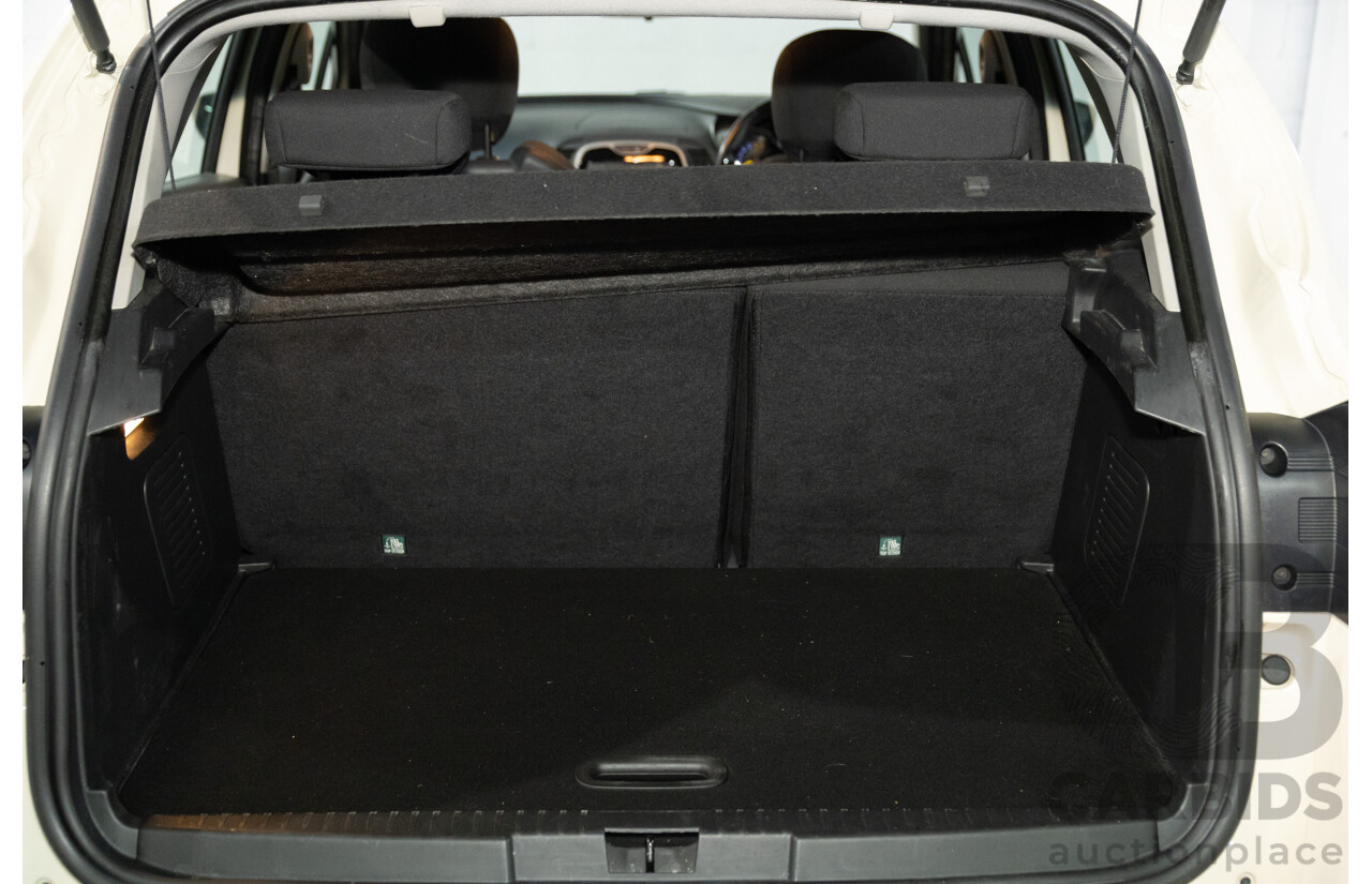 01/2016 Renault Captur Expression (FWD) J87 4d Wagon Ivory White Turbo 1.2L