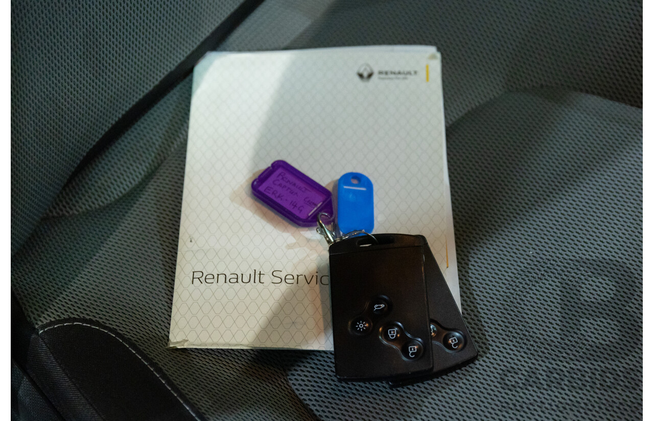 01/2016 Renault Captur Expression (FWD) J87 4d Wagon Ivory White Turbo 1.2L