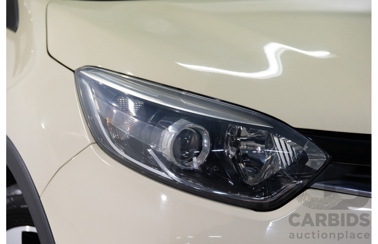 01/2016 Renault Captur Expression (FWD) J87 4d Wagon Ivory White Turbo 1.2L