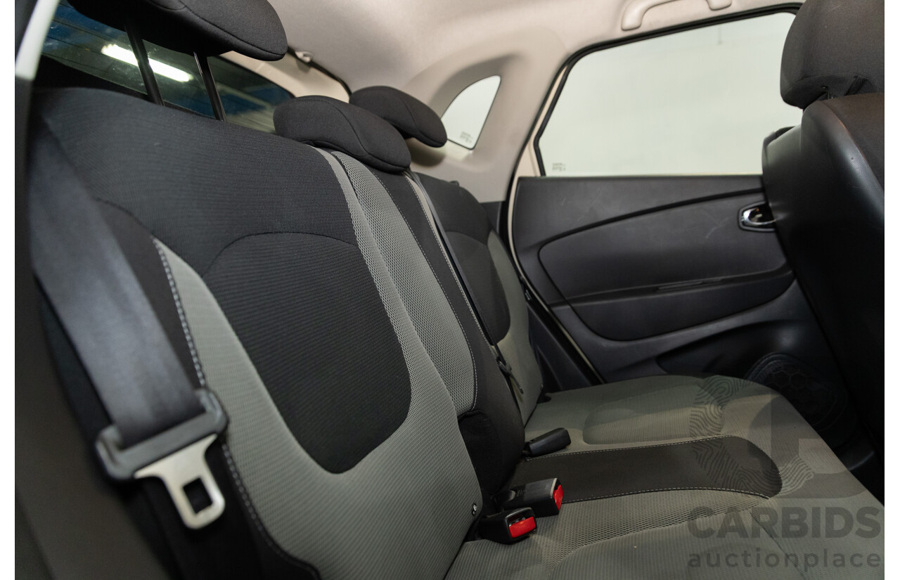 01/2016 Renault Captur Expression (FWD) J87 4d Wagon Ivory White Turbo 1.2L