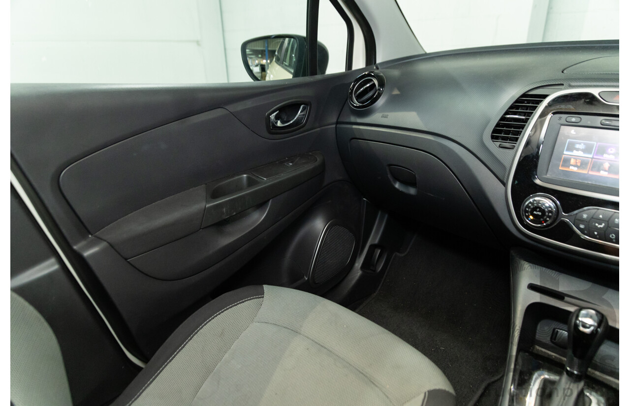 01/2016 Renault Captur Expression (FWD) J87 4d Wagon Ivory White Turbo 1.2L