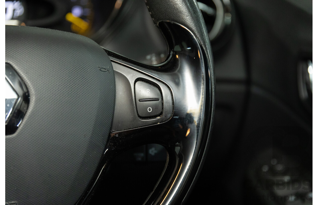 01/2016 Renault Captur Expression (FWD) J87 4d Wagon Ivory White Turbo 1.2L