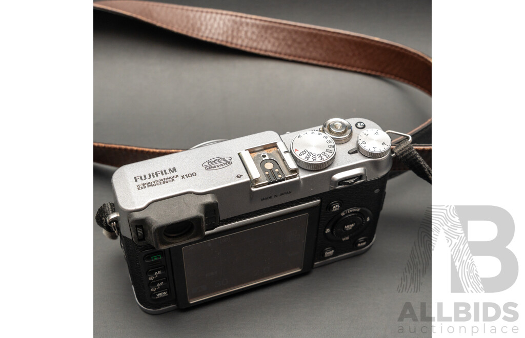 Fujifilm Finepix X100 Digital Camera