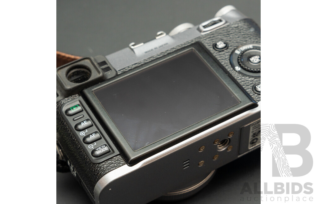 Fujifilm Finepix X100 Digital Camera
