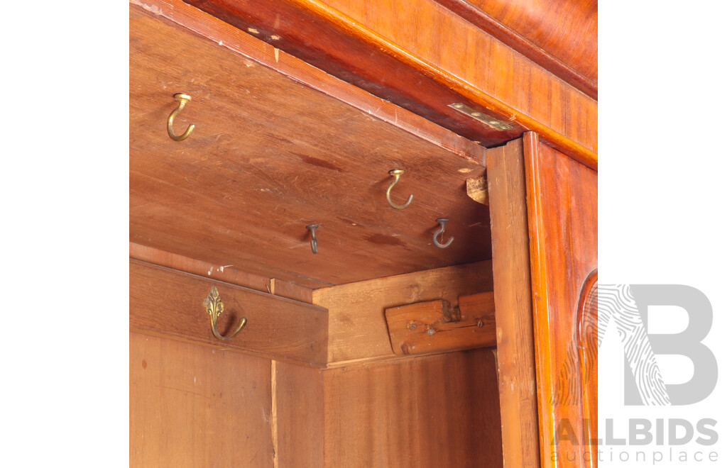 Victorian Cedar Single Door Gents Robe