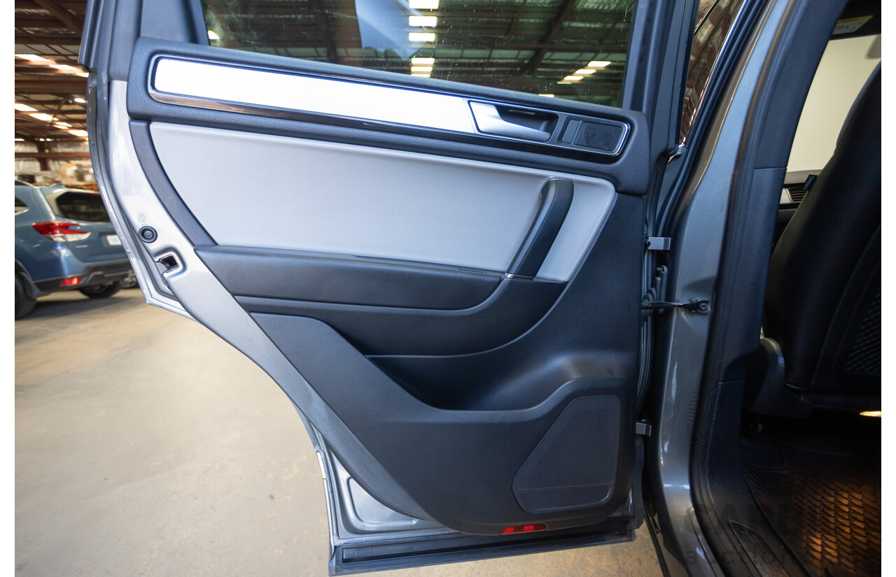 11/2017 Volkswagen Touareg 150 TDI Monochrome (AWD) 7P MY18 4D Wagon Canyon Grey Turbo Diesel 3.0L