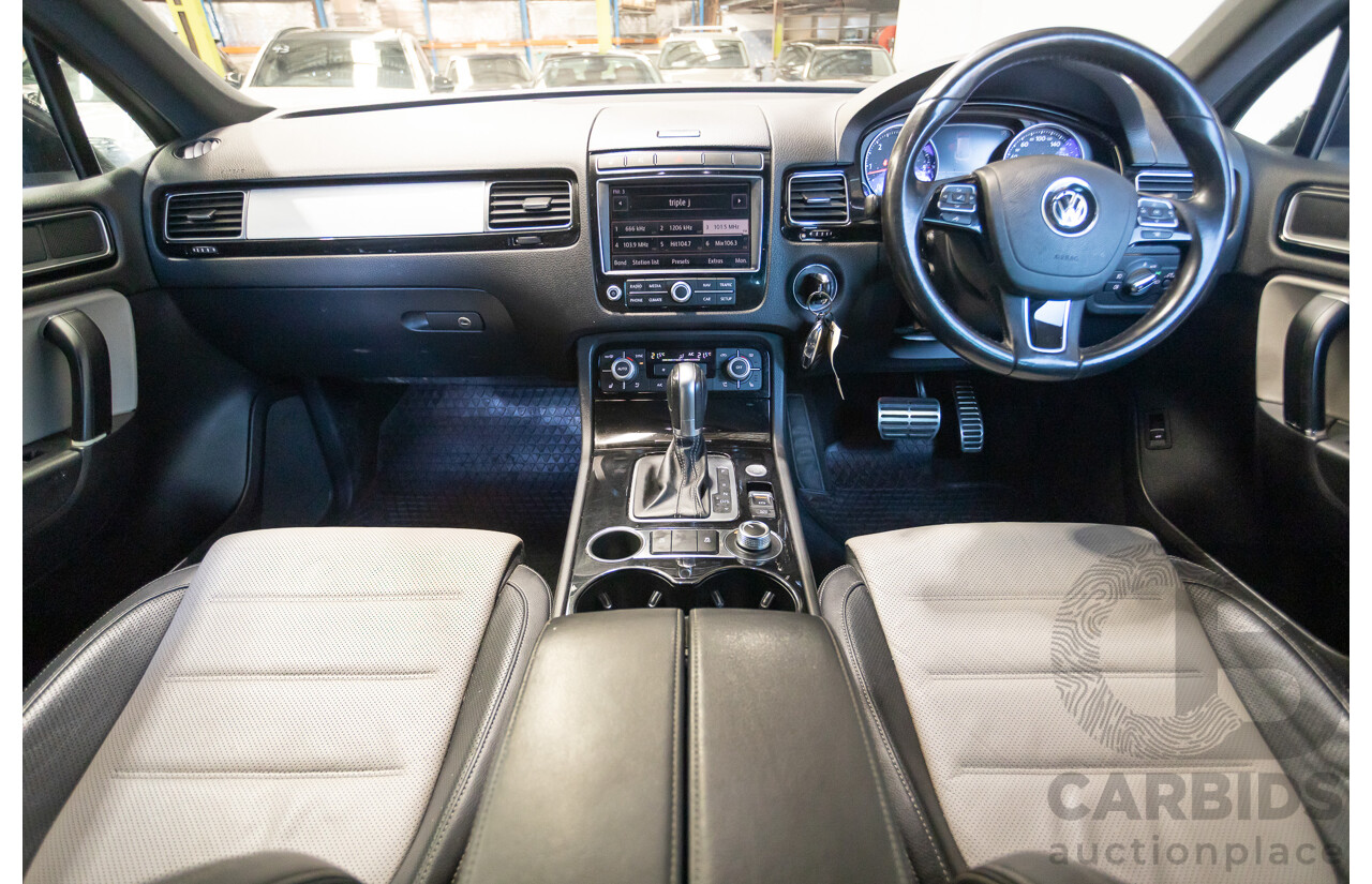 11/2017 Volkswagen Touareg 150 TDI Monochrome (AWD) 7P MY18 4D Wagon Canyon Grey Turbo Diesel 3.0L