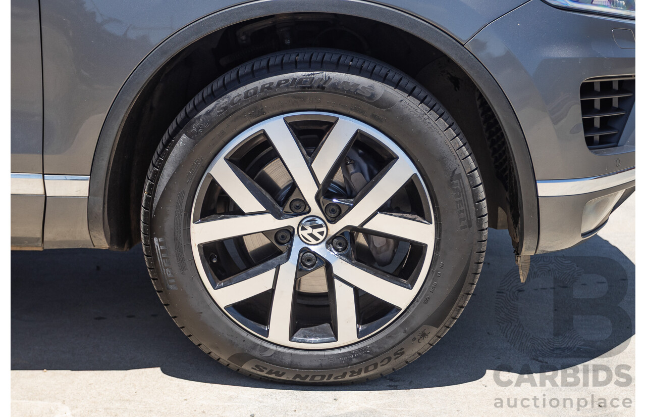 11/2017 Volkswagen Touareg 150 TDI Monochrome (AWD) 7P MY18 4D Wagon Canyon Grey Turbo Diesel 3.0L