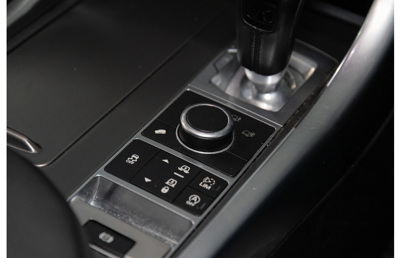 01/2017 Land Rover Range Rover Sport 3.0 TDV6 SE (AWD) LW MY17 4d Wagon Fuji White Turbo Diesel V6 3.0L