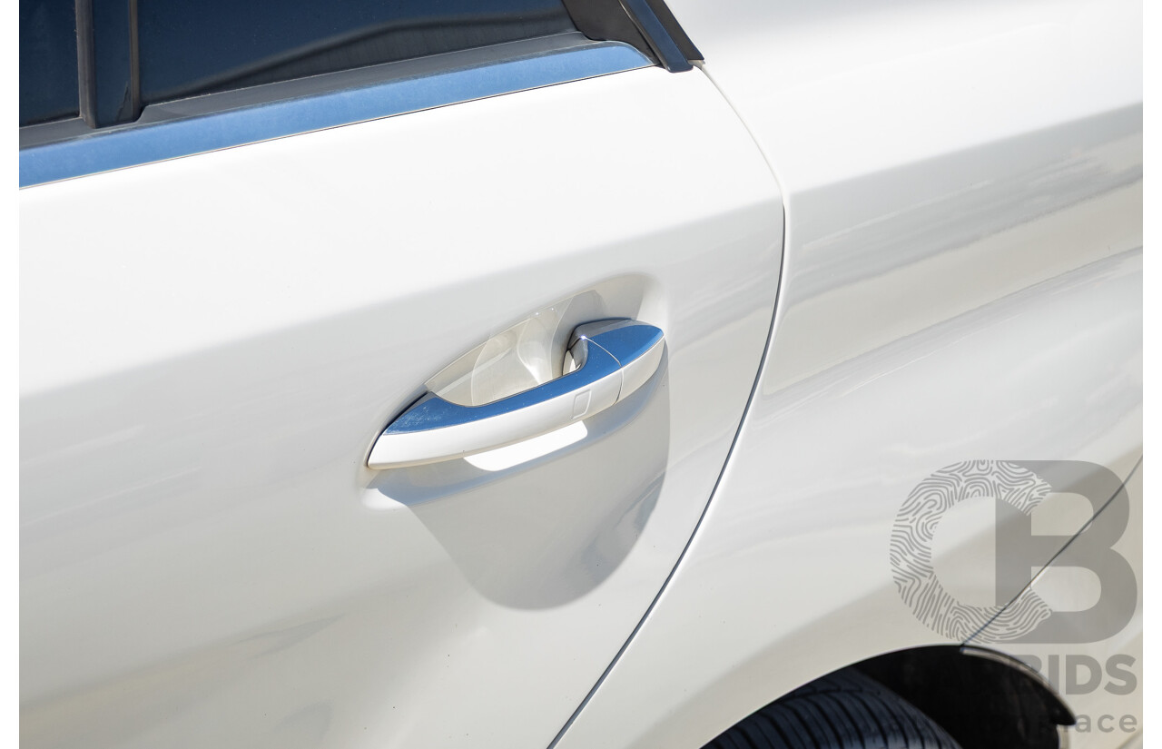 9/2012 Mercedes-Benz ML63 AMG (AWD) 166 4D Wagon Diamond White Twin Turbo V8 5.5L