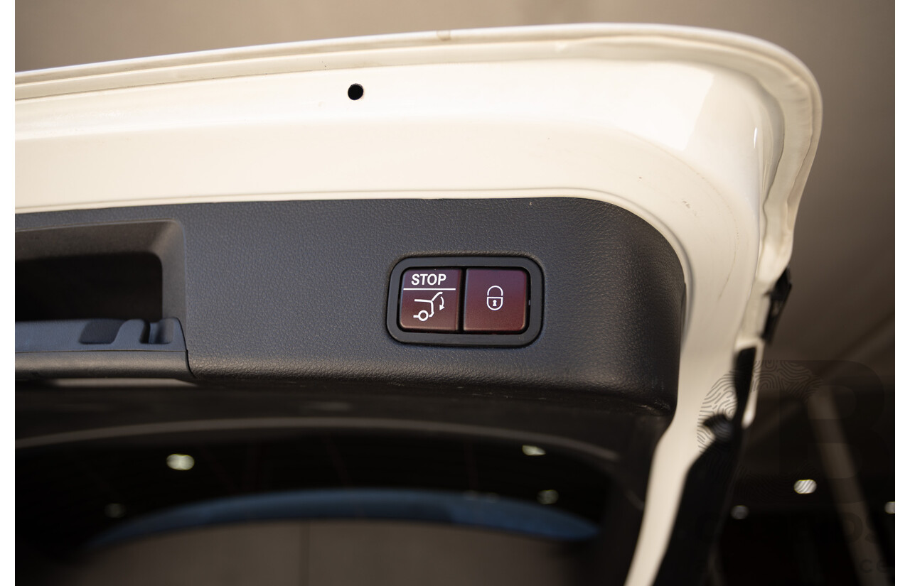 9/2012 Mercedes-Benz ML63 AMG (AWD) 166 4D Wagon Diamond White Twin Turbo V8 5.5L