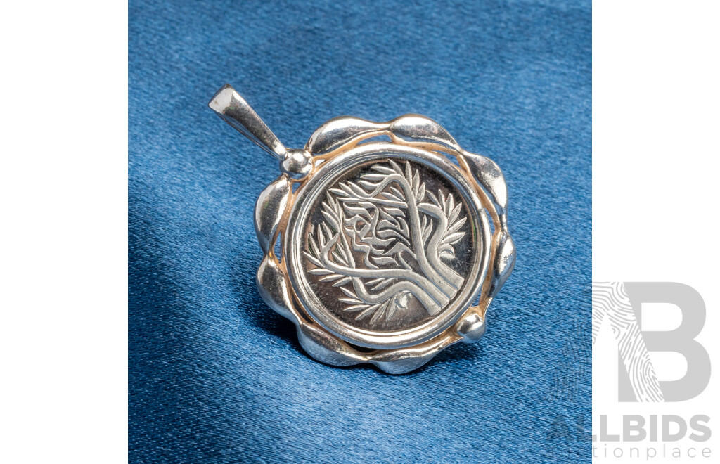 Sterling Silver Coin Pendant 26mm, Issued by the Israel Government Coins & Medals Corp Ltd, 6.20 Grams