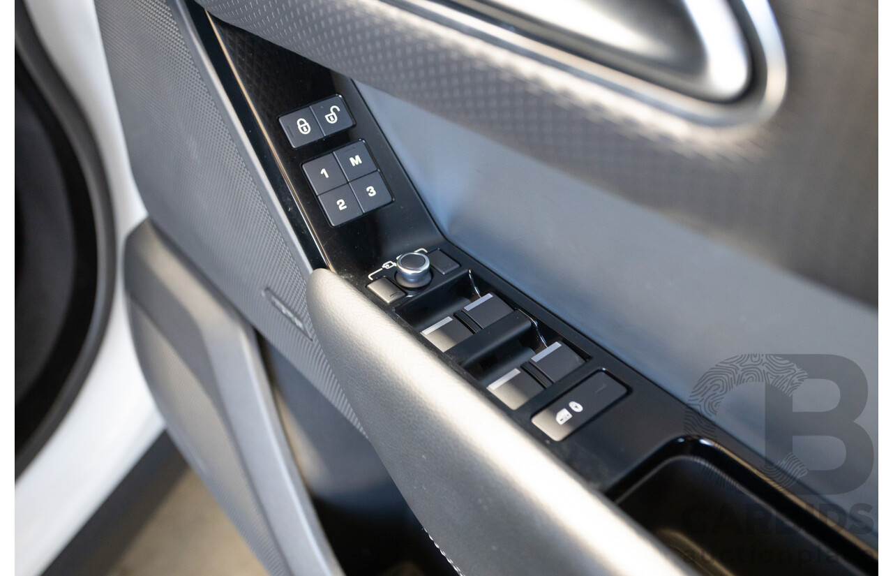 09/2017 Range Rover Velar D240 R-DYNAMIC S (AWD) MY18 4D Wagon Glacier White Turbo Diesel 2.0L