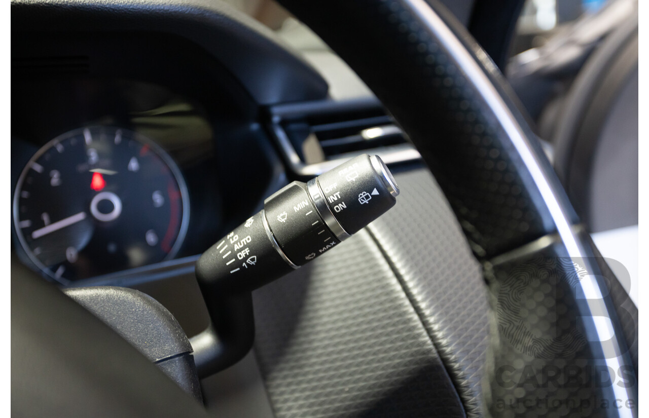 09/2017 Range Rover Velar D240 R-DYNAMIC S (AWD) MY18 4D Wagon Glacier White Turbo Diesel 2.0L