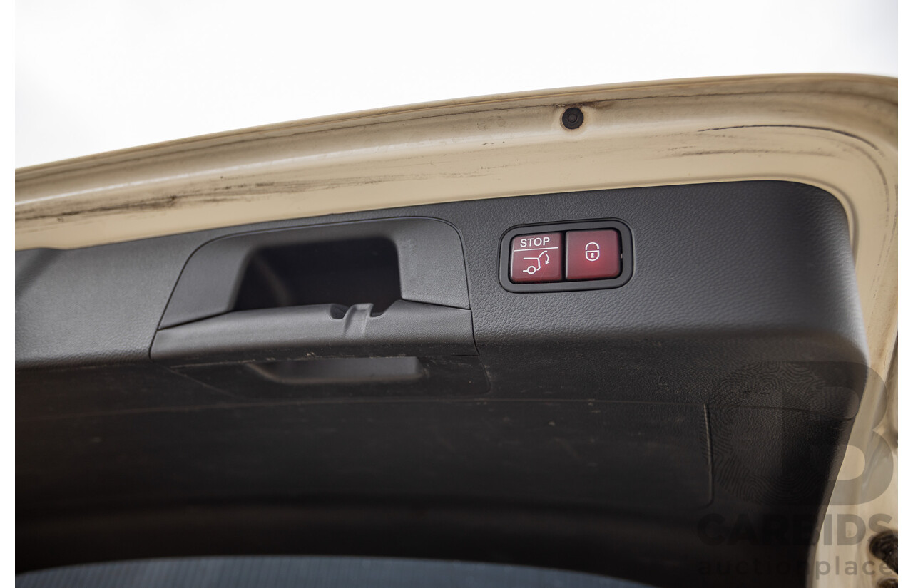 12/2016 Mercedes-Benz GLC 43 AMG (AWD) 253 MY17 4D Wagon Diamond White Bright Turbo 3.0L