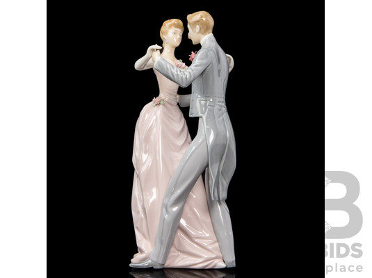 Large Lladró 'Anniversary Waltz' Dancing Couple
