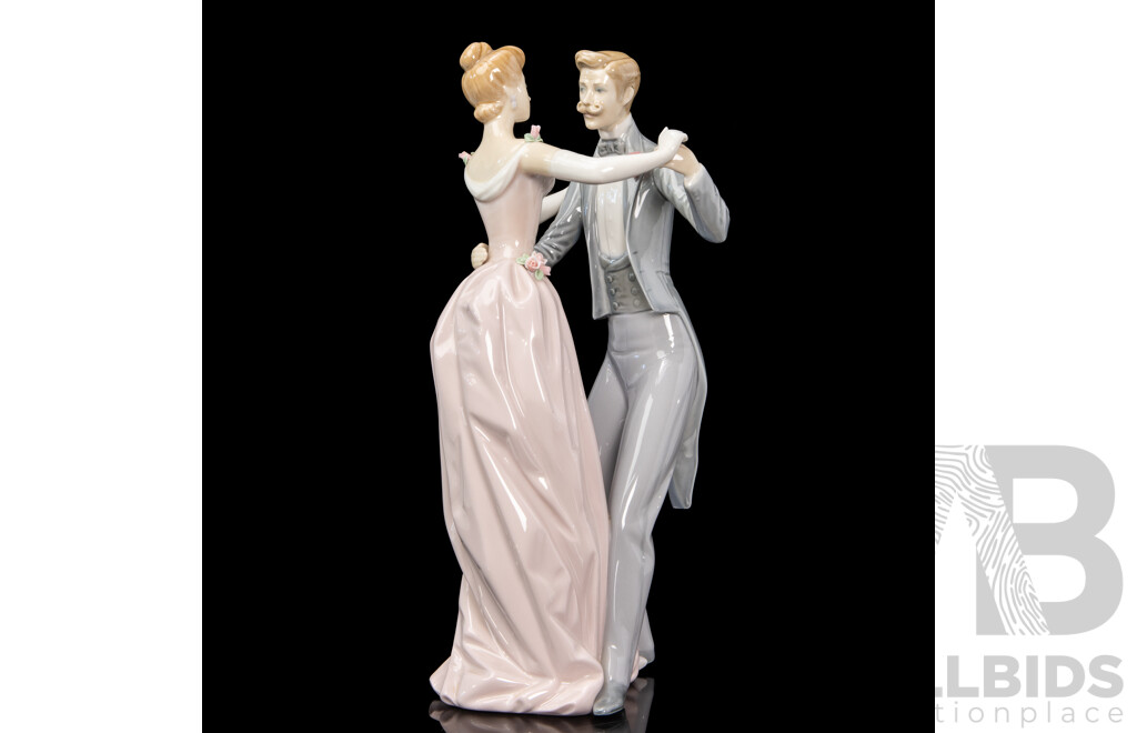 Large Lladró 'Anniversary Waltz' Dancing Couple
