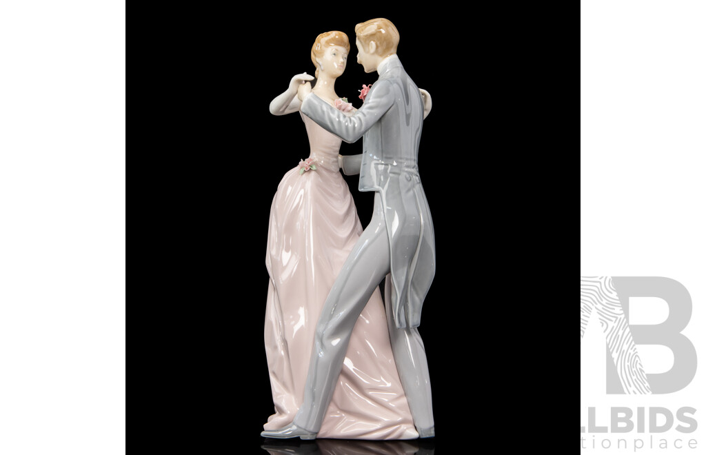 Large Lladró 'Anniversary Waltz' Dancing Couple