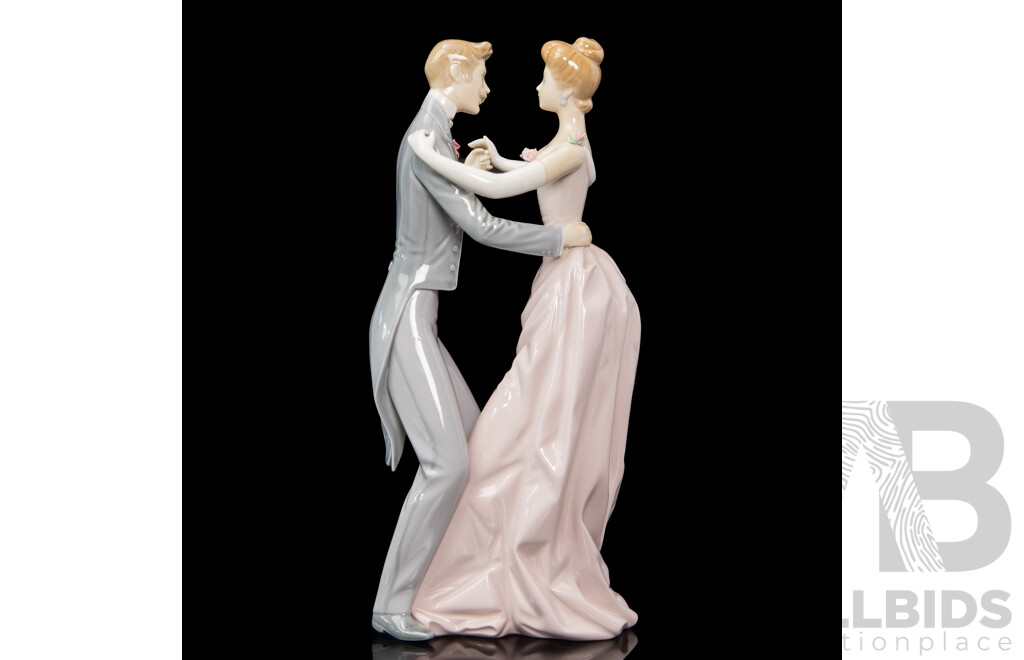 Large Lladró 'Anniversary Waltz' Dancing Couple