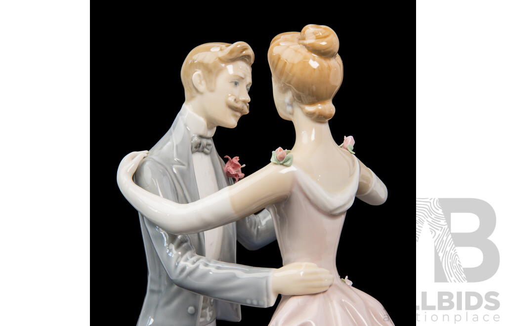 Large Lladró 'Anniversary Waltz' Dancing Couple