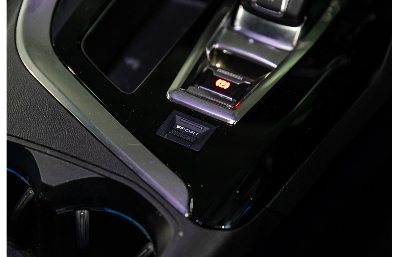 08/2017 Peugeot 3008 GT Line (FWD) P84 4d Wagon Cumulus Grey Metallic Turbo 1.6L