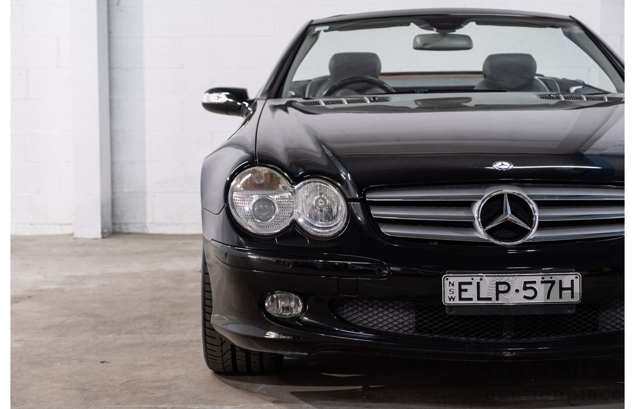 09/2005 Mercedes-Benz SL350 (RWD) R230 2D Convertible Obsidian Black Metallic V6 3.7L