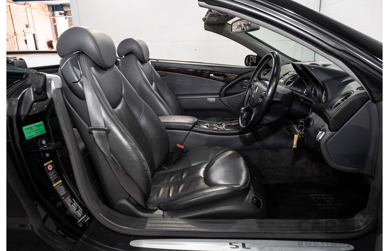 09/2005 Mercedes-Benz SL350 (RWD) R230 2D Convertible Obsidian Black Metallic V6 3.7L