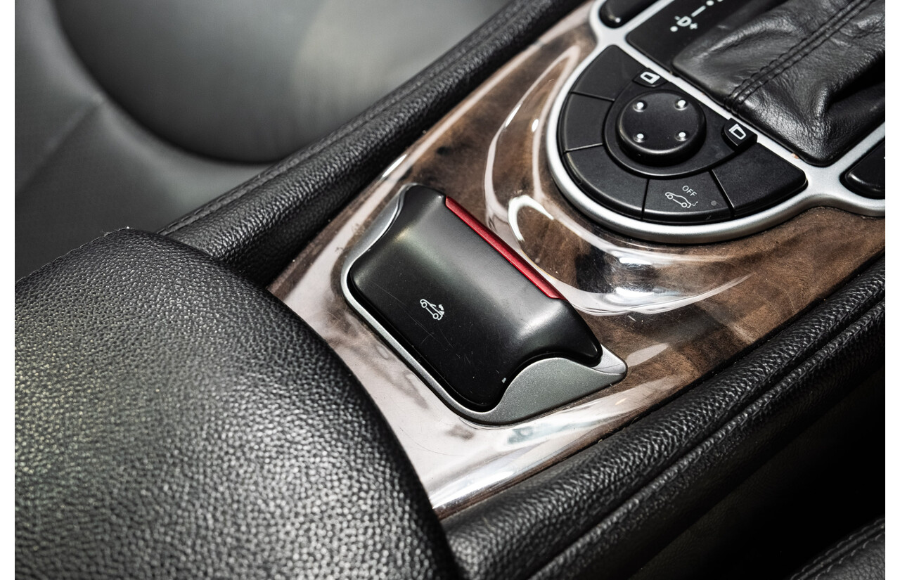 09/2005 Mercedes-Benz SL350 (RWD) R230 2D Convertible Obsidian Black Metallic V6 3.7L