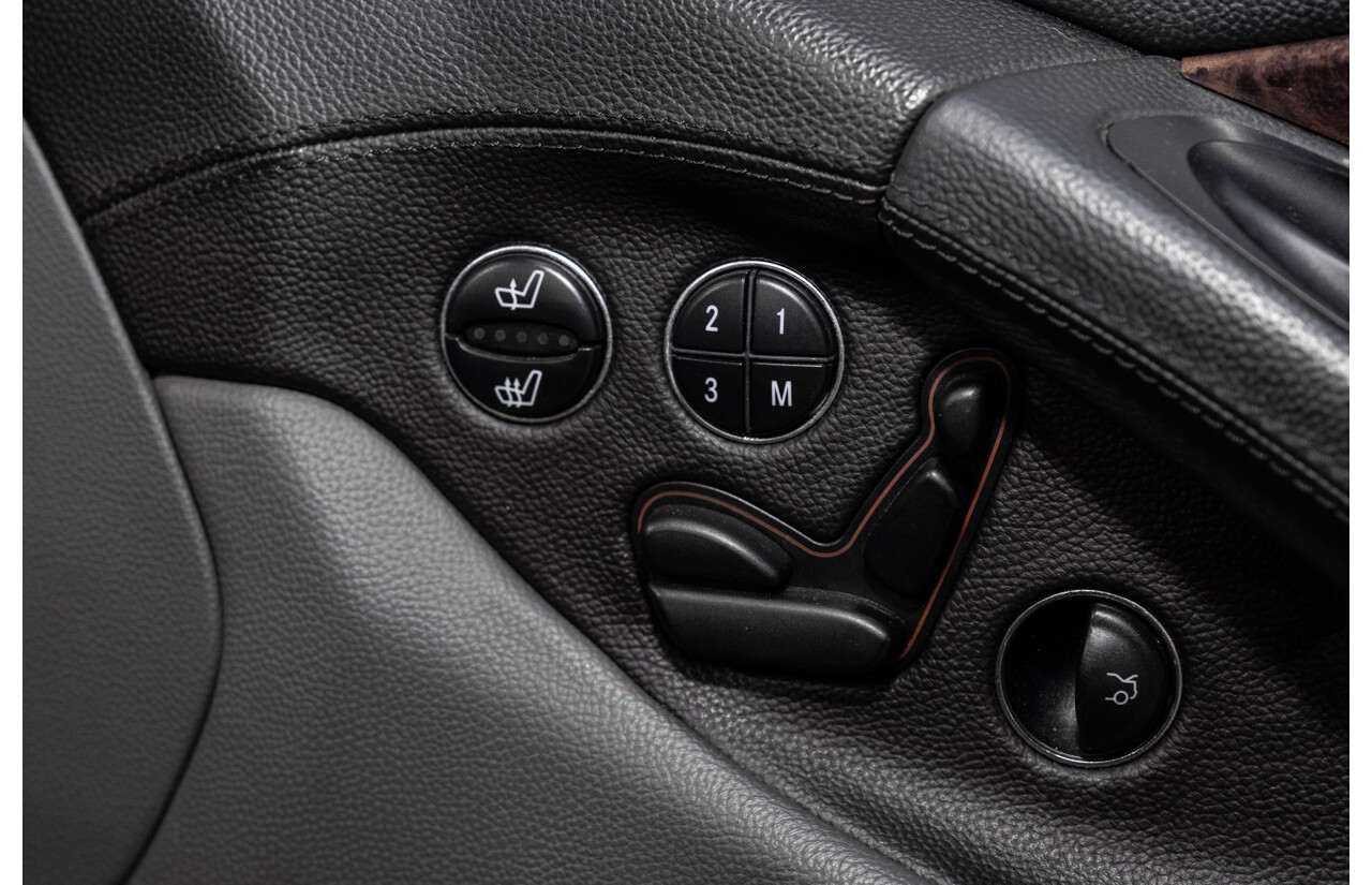 09/2005 Mercedes-Benz SL350 (RWD) R230 2D Convertible Obsidian Black Metallic V6 3.7L